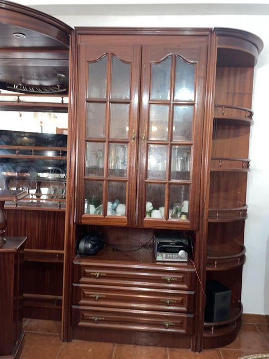 Móvel com bar antigo