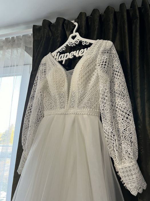 Продам весільну сукню