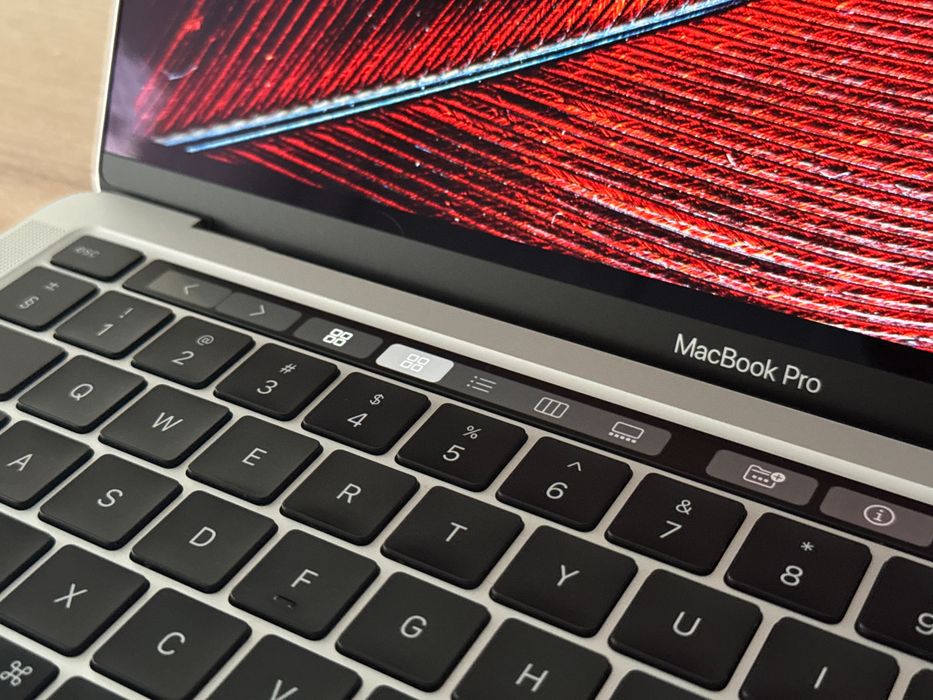 Macbook Pro 13 2020 Intel i7 32GB 2TB 4 x Thunderbolt FAKTURA