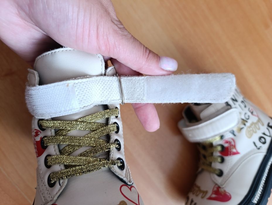 Продам дитяче взуття для дівчинки