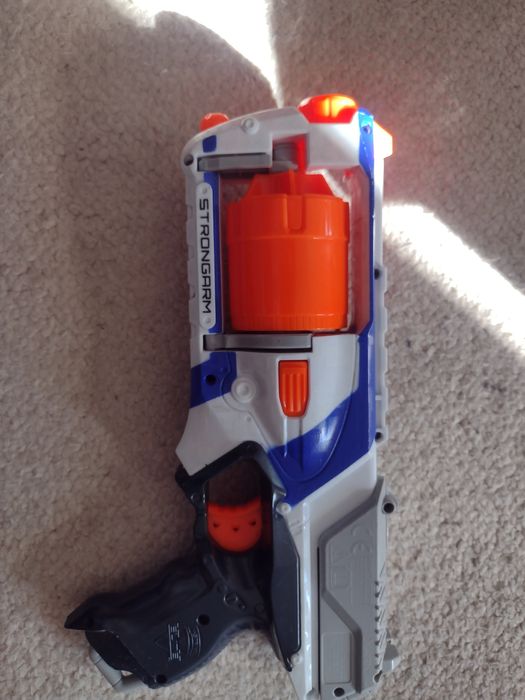 Pistolet nerf na 6 strzałek