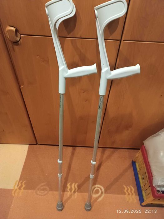 Ходунки ходулі костилі підлокотні телескопічні на 140кг Німеччина