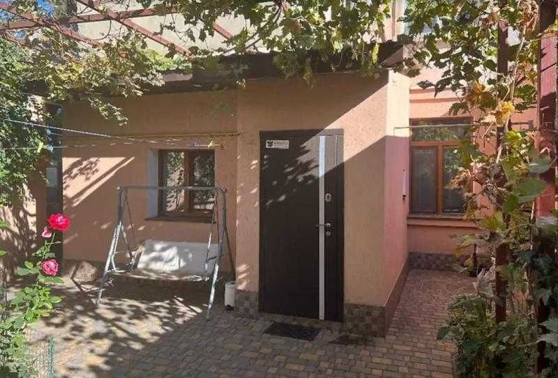 Продам 2к квартира на землі з власним двориком та АГВ | Черемушки