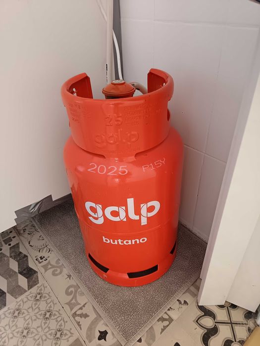 Esquentador com garrafa de gás