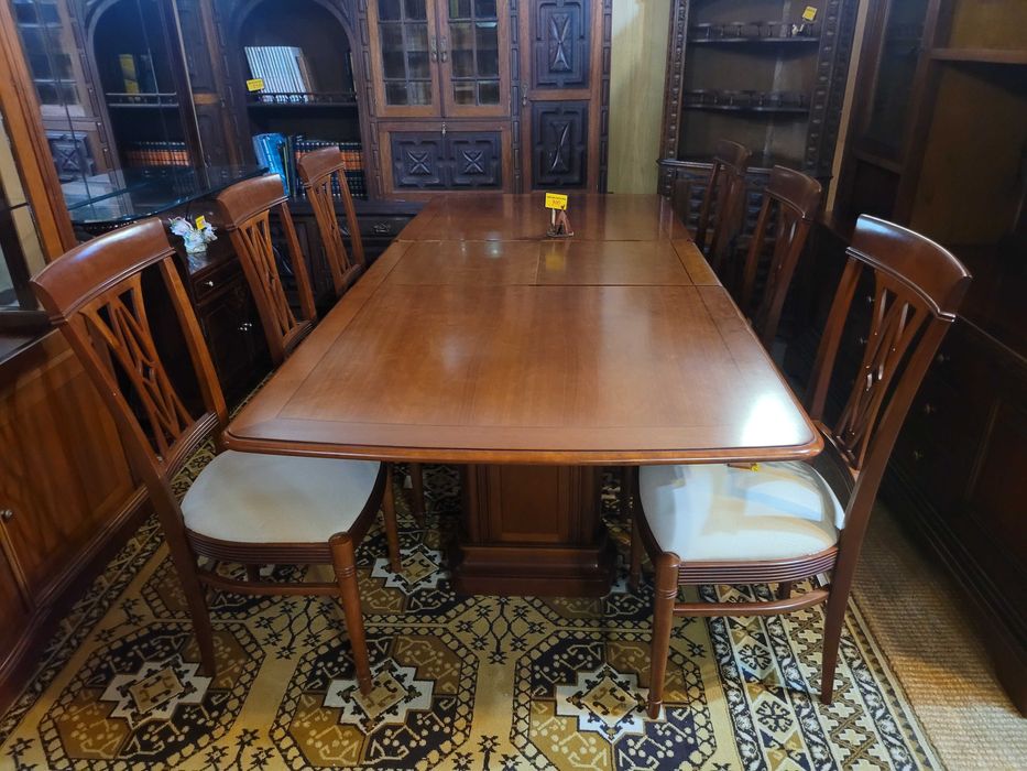 Mesa de sala em madeira maciça - extensível - Só a mesa as cadeiras