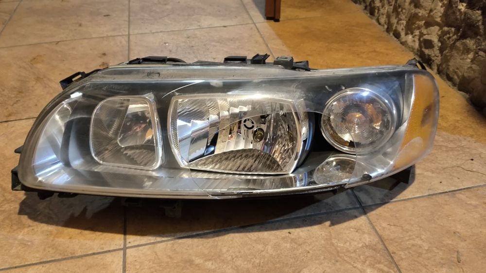 Lampa przednia lewa volvo s 60