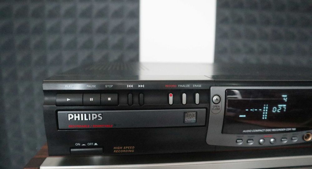 Пишущий СД проигрыватель PHILIPS CDR 765