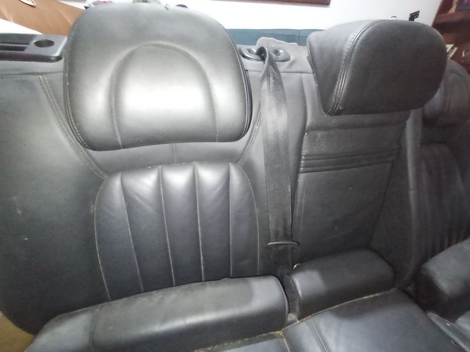 Bancos em couro\pele ótimo estado. Peugeot 308 traseiros inc. Airbag
