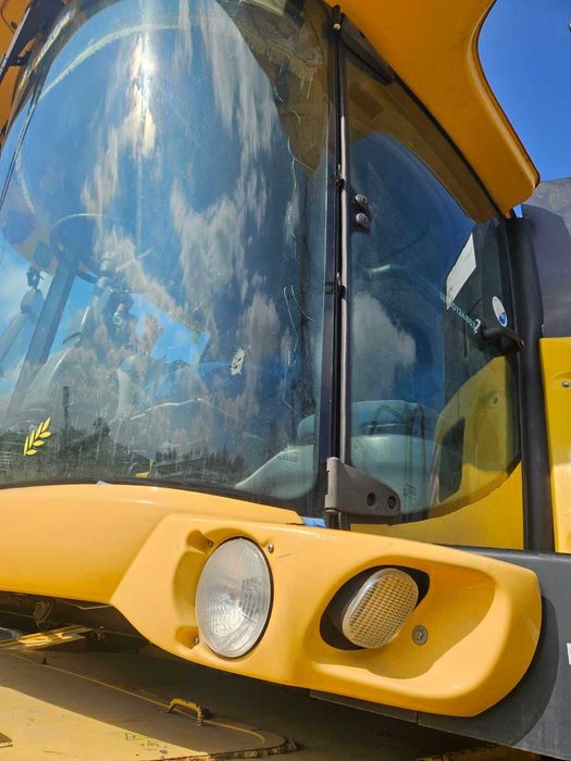 Комбайн зернозбиральний New Holland-CX8090