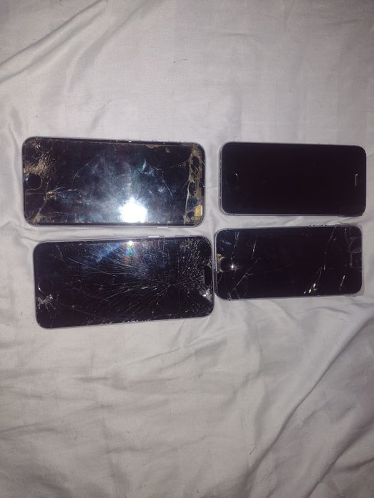 Лот телефонів iPhone