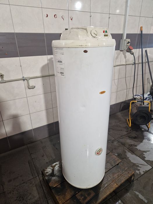 Bojler, podgrzewacz, zbiornik na wodę leżące i stojące. 140 litrów z g
