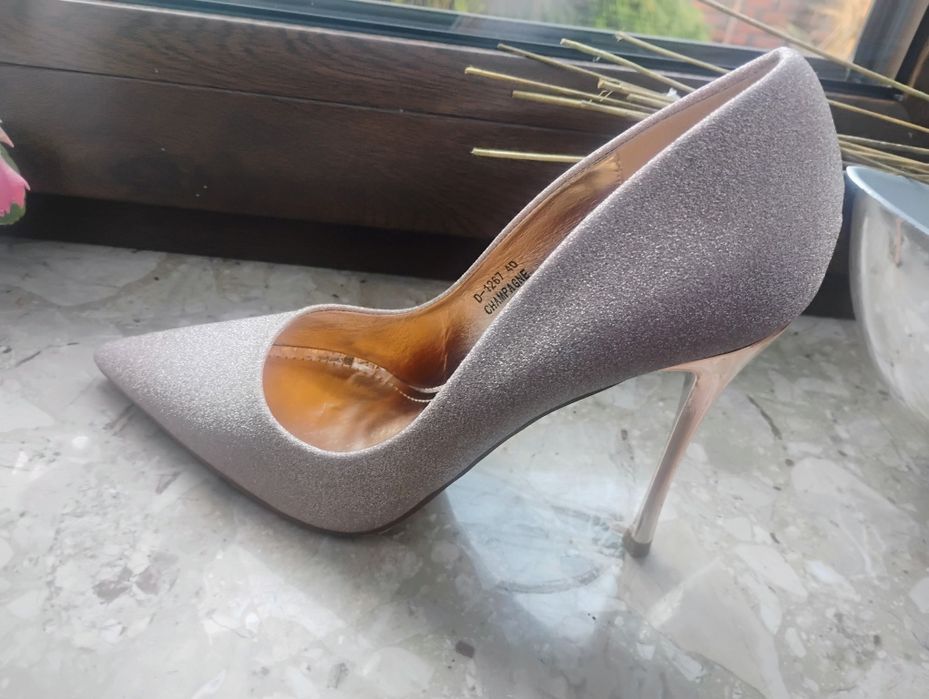 Szpilki brokatowe 40