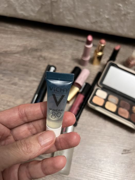 Лот косметики румяна помада тени тушь крем вокруг глаз тоналка