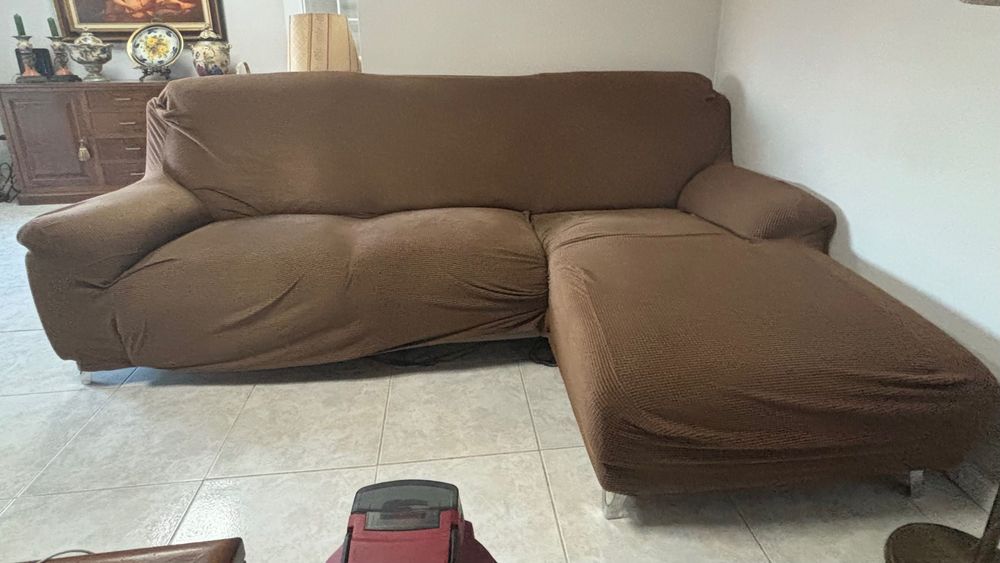 Sofá com chaise longue e relax elétrico
