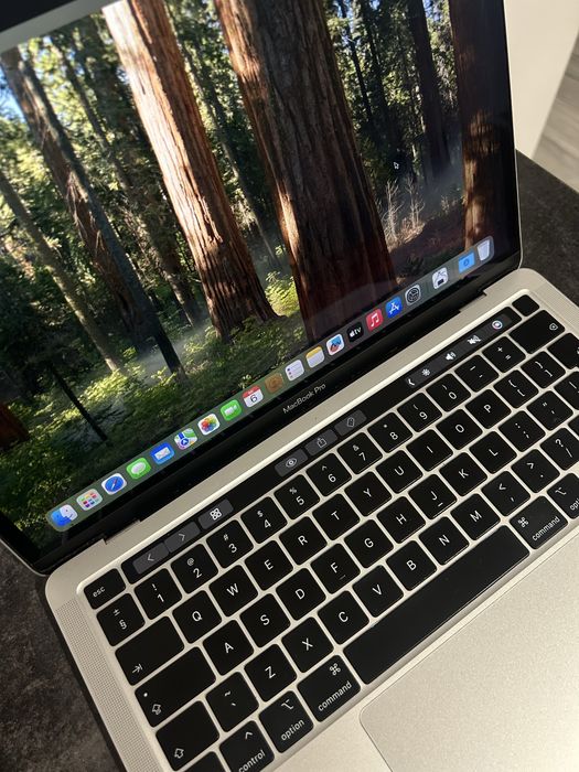 Apple Macbook Pro 2020r 13” 256gb i5