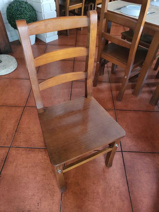 Conjunto de mesas e cadeiras