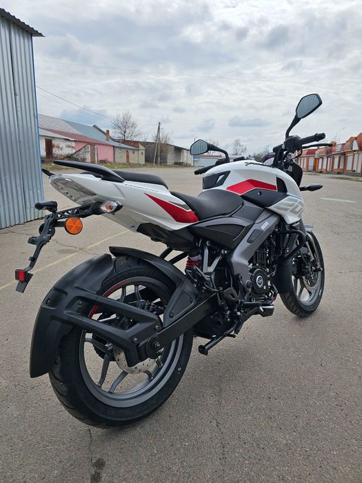 Мотоцикл Bajaj Pulsar NS200