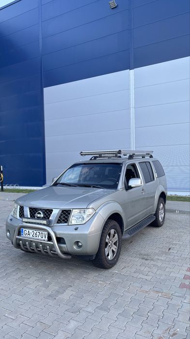 Nissan Pathfinder 2.5D Automat