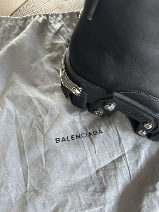 Balenciaga Strike Boot – Ekskluzywne buty w stylu industrialnym