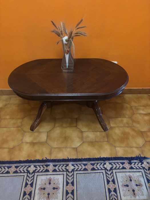 Mesa de Centro em Madeira – Estilo Clássico | Excelente Estado