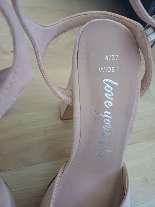 Buty na słupku, obcasy