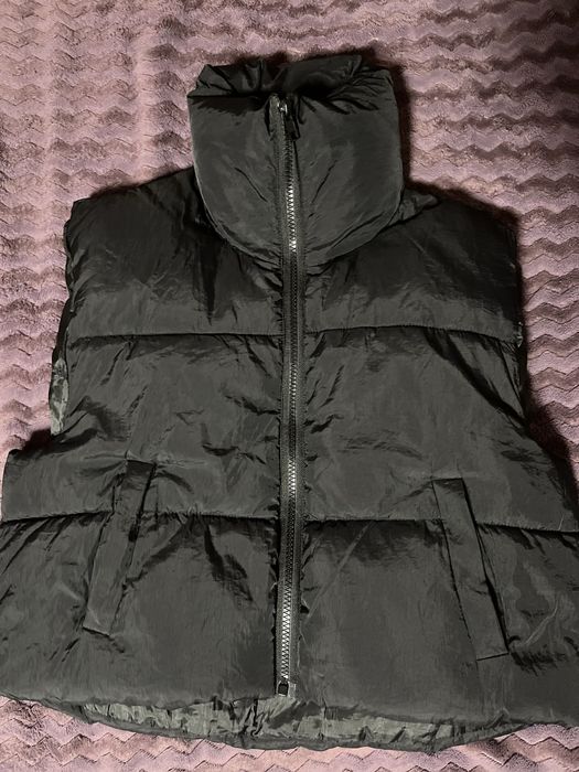 Укорочена жилетка жіноча.