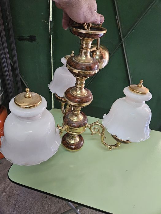 Varios modelos de candeiros