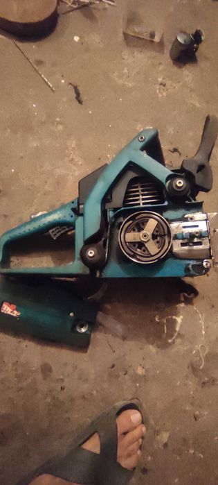 Продам бензопилу макіта Makita DCS-400