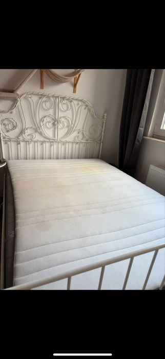 Materac z łóżkiem