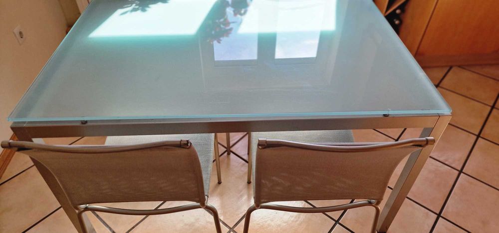 Mesa de cozinha e 4 cadeiras