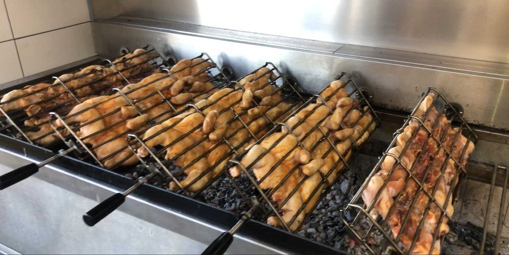 Churrasqueira a carvão profissional 24 frangos | 8 grelhas rotativas