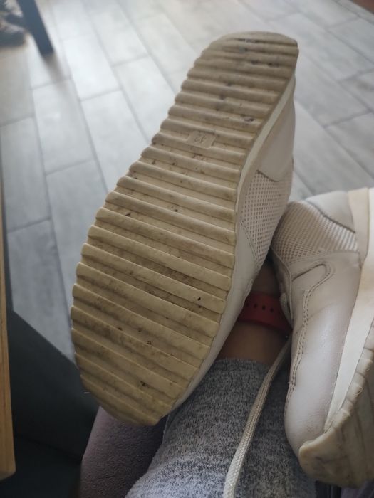 Damskie adidasy kremowe