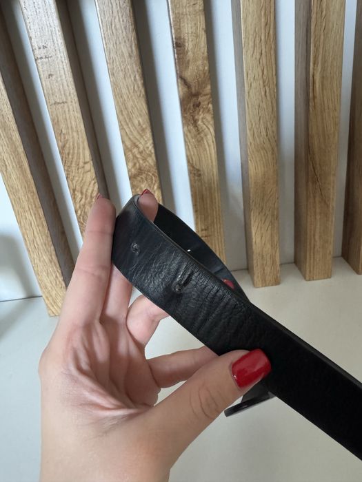 Pasek damski ze złotą klamrą