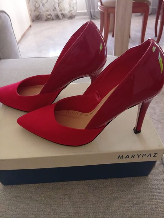 Sapatos de salto vermelho 38