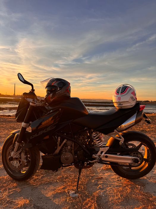 KTM Superduke 990 com poucos kms pneus novos