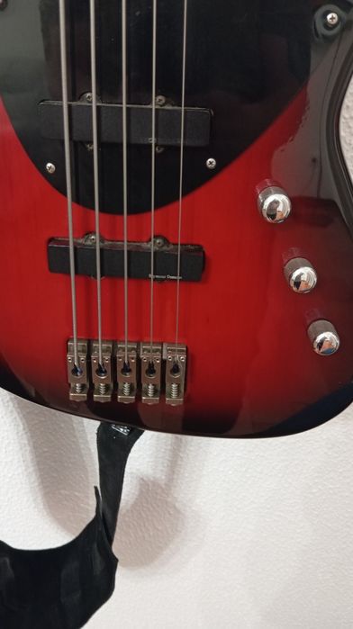Baixo elétrico 5 cordas Hamer Cruise Bass