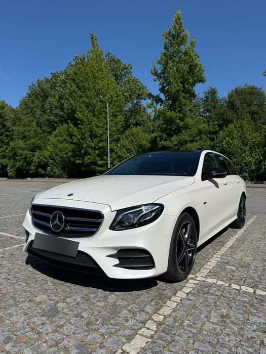 Mercedes-Benz E 300 with 9G-TRONIC AMG Line