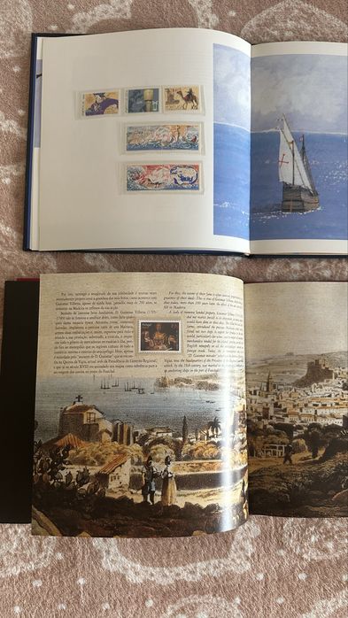 Dois livros com selos