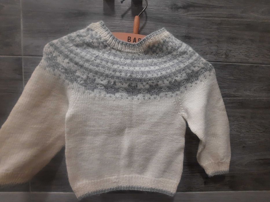 Przepiekny swiateczny sweterek - 74/80 cm nowe sesja