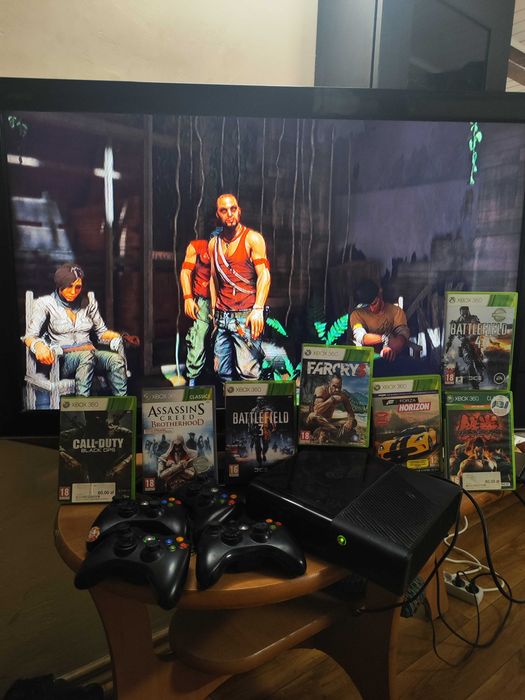 Xbox 360 E . 4 джойстика. 7 ігор