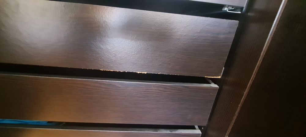 Roupeiro  castanho escuro