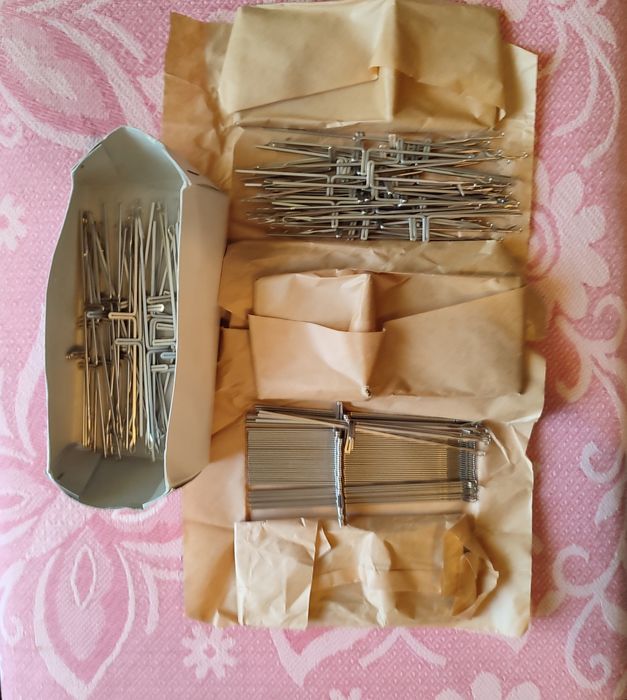 В'язальна машина TOYOTA- механічна,перфокарточна,двохфонтурна.