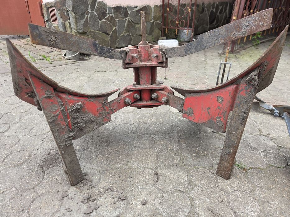 Терміново!!! Два плуги 1 від агро марки з предплужниками а  2 vari
