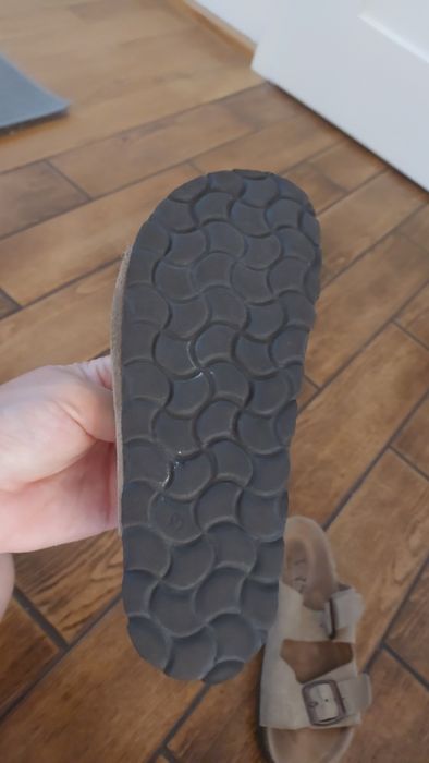 Nowe wygodne klapki vrs rozmiar 33