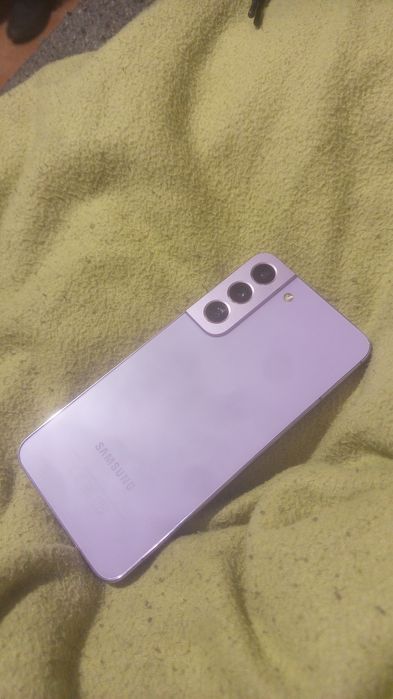 Продам samsung s22 8/128