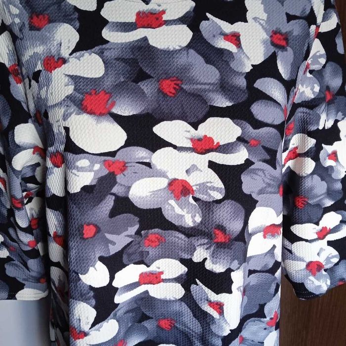 Sukienka w kwiaty r. 44