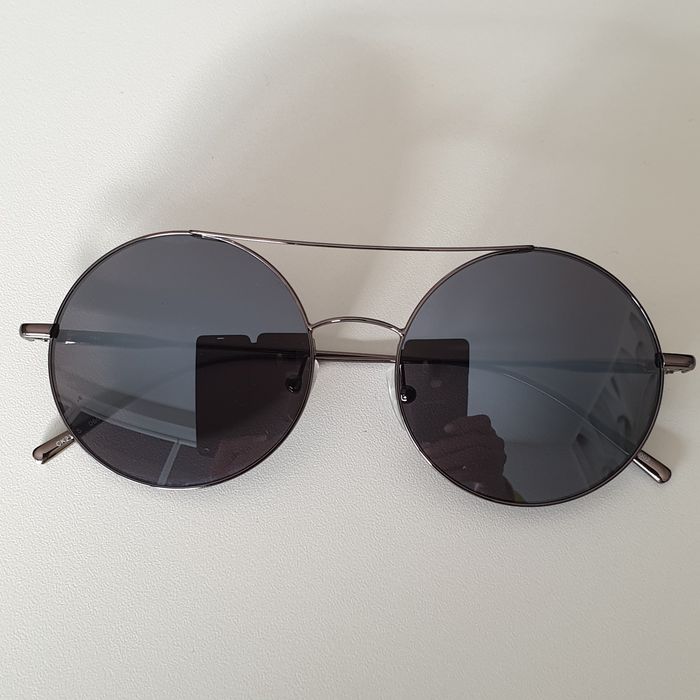Okulary przeciwsłoneczne Calvin Klein .