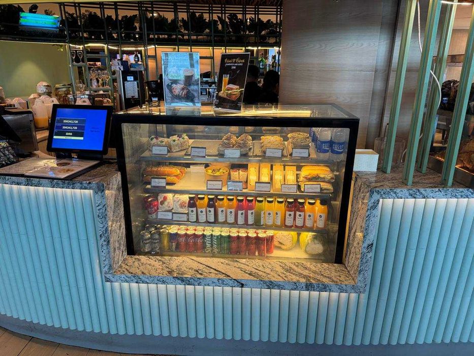 Холодильна вітрина на замовлення,кондитерська вітрина,кондитерская вит