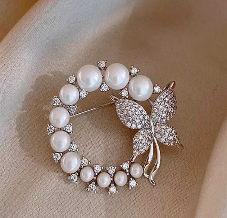 BROSZKA cyrkonie motylek kryształki perły NOWA srebrna