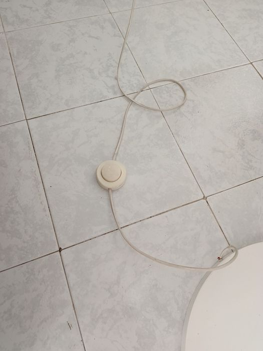 Candeeiro pé madeira lacada a branco